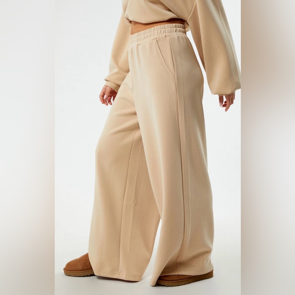 128.  WeWoreWhat Pull On Wide Leg Pants